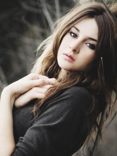 Oh my gahd! its my birthday!!!! HAPPY BIRTHDAY SHAILENE WOODLEY    HAPPY BIRTHDAY TO MEEEE 