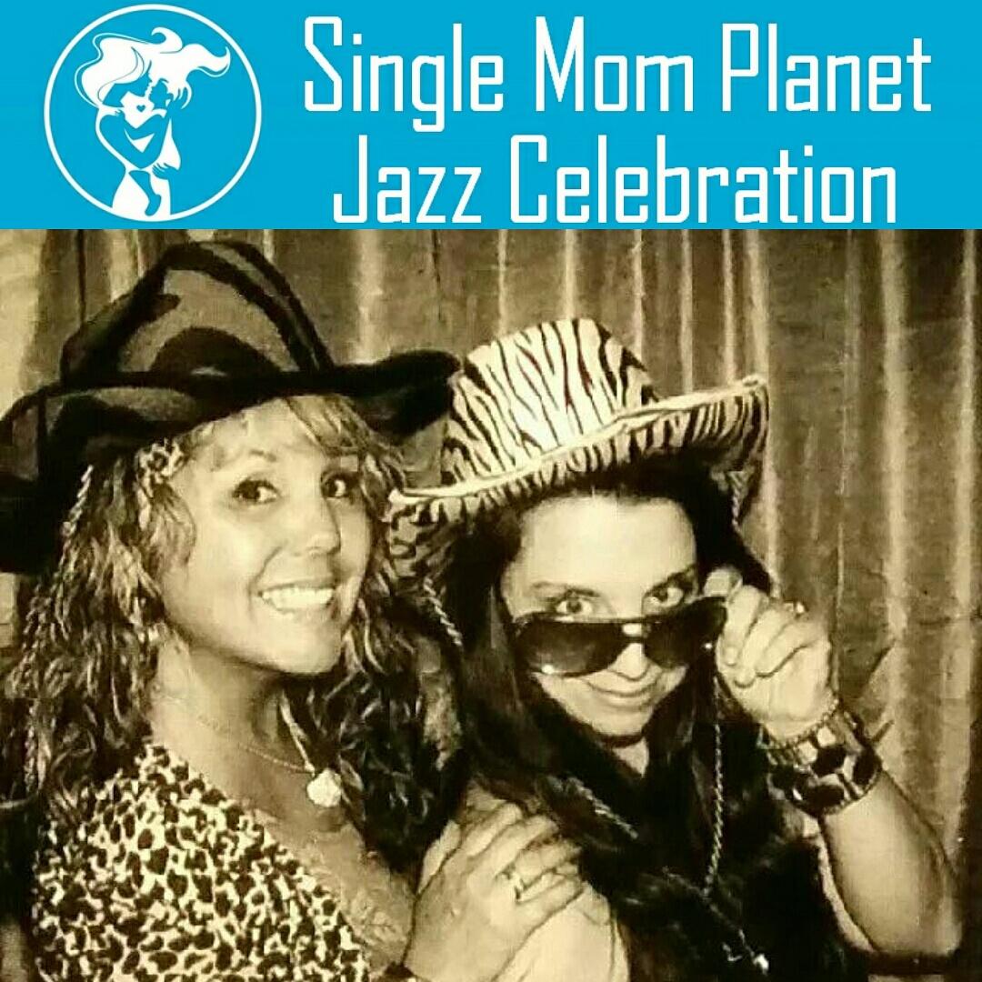 NeferteriPlessy's tweet photo. "@KerriPom: Photobooths are always fun.. #redcarpetpics #girlsnight #singlemomplanet" thank you 4 your support!! http://t.co/oqpacOIiJg