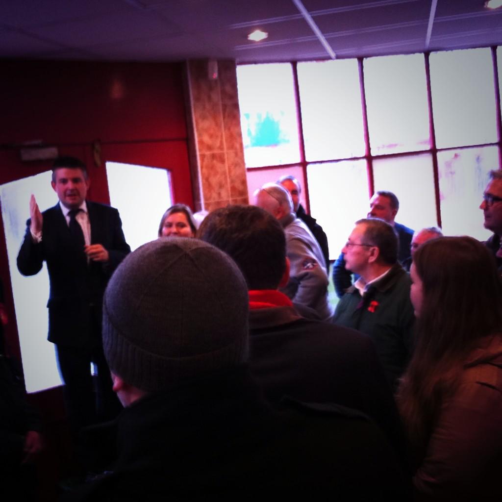 SherwoodLabour's tweet photo. Standing room only here at the new office as @JonAshworth welcomes activists #6monthstowin http://t.co/2Vy8AlkaAL