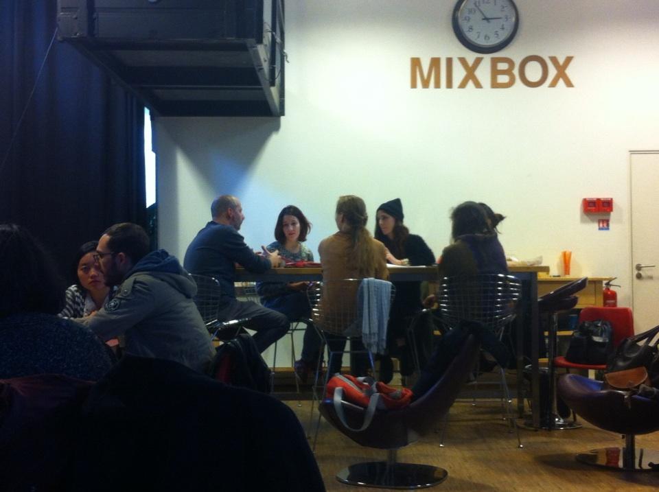 master_cai's tweet photo. 2 h de brainstorming en groupes pour imaginer les 1ère pistes des dispositifs de médiation #LABmediation http://t.co/piqwVw6dK1