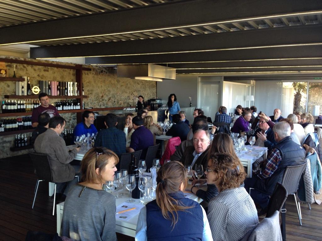 GiorgiaMP's tweet photo. Taller de cupatge de vins blancs a @ALTAALELLA realitzat pel @vicegalb #altaalella #doalella #enòlegdundiaAAPRIVAT http://t.co/ViJM4uJqGh