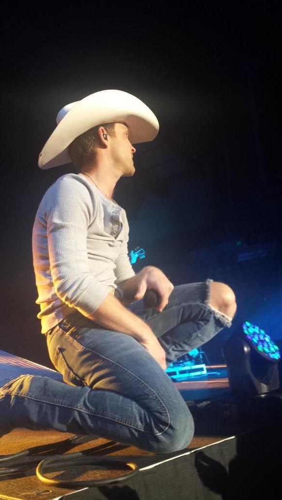 yoyokassie's tweet photo. Such an amazing performance last night by @JustinColeMoore! 😍 @acwmc #offthebeatenpathtour http://t.co/NVNn2vK4G9