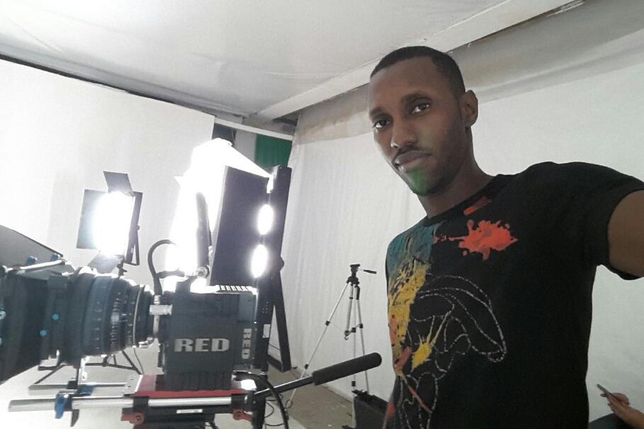 JIMMYTOUR2GARDE's tweet photo. J suis en Tiguidi ce matin.#Tour2Garde.
#sofresh #Makassa 2.0 #3GS+ #Serial Kill.#Tiguidi http://t.co/9tSNTgMe9A