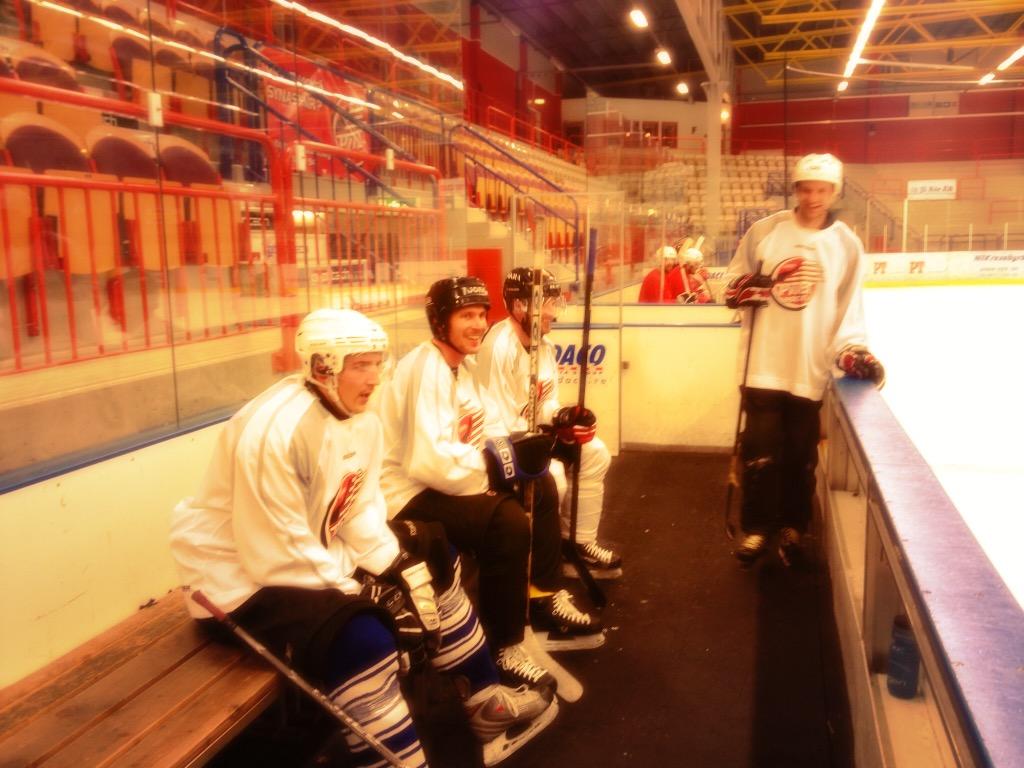 Tromb's tweet photo. #heroes of yesterday's #hockey showdown #piteå #lfarena @tobiasmard @anders_hallberg @cmhelg http://t.co/9KA6P6pg13
