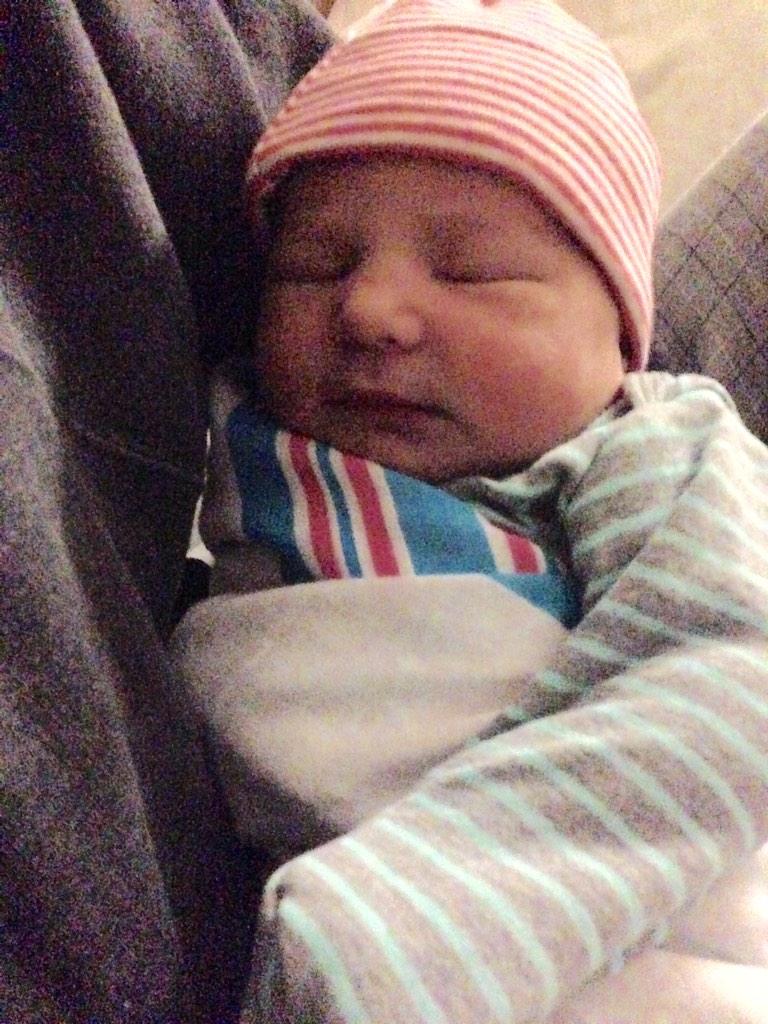 jermo_22's tweet image. Evynn Graye Morelli  | 11/13/14  |  2:50pm  |  8lb 15oz  |  21.5in