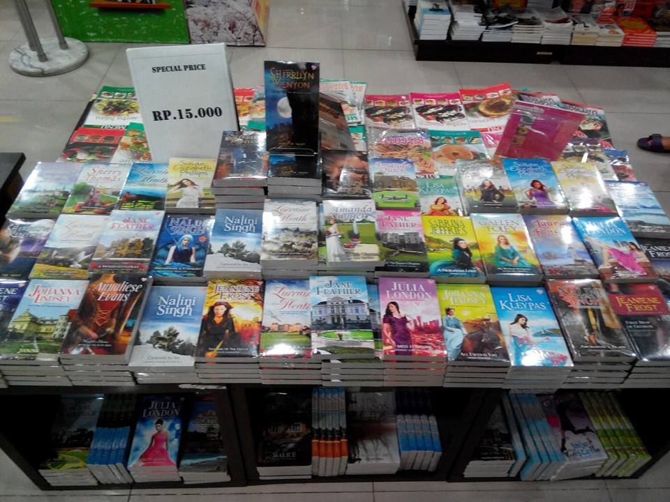 Wah Obral Novel terjemahan Rp 15.000. Ready Stock lagi nih!! yang belum sempet beli, yuk beli sekarang di <a href="/Leksika_KC/">Planet Bookstore</a>