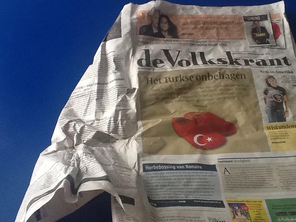heleenberg's tweet photo. eerst strijken?? #volkskrant http://t.co/UHifW1Xp3h