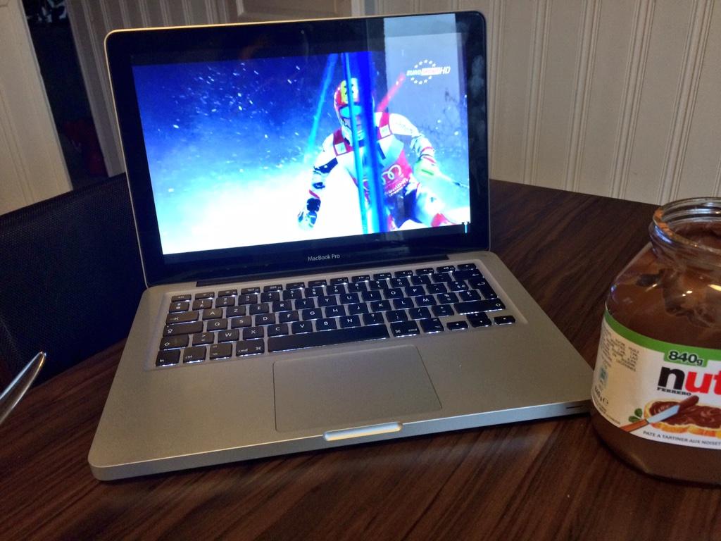 NastasiaNoens's tweet photo. Allez les filles ! 🇫🇷 moi c'est derrière l'écran mais avec le soutien de mon Nutella #Levi #FirstWC http://t.co/muaHxV9tbX