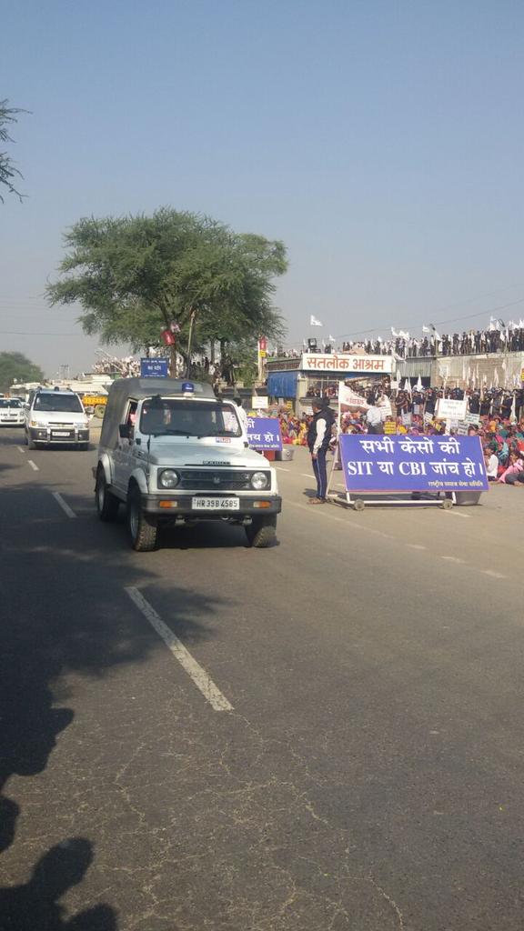 TOIChandigarh's tweet photo. #RampalCase:Police takes out Flag March outside SatLok ashram. http://t.co/zU20R4QQOk