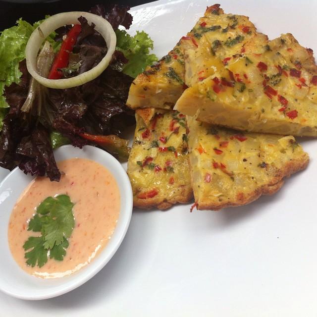 {Main Course} PRAWN and POTATO OMELETTE

(oven baked potato, egg and prawn served with salad on the side)

-IDR 29K-