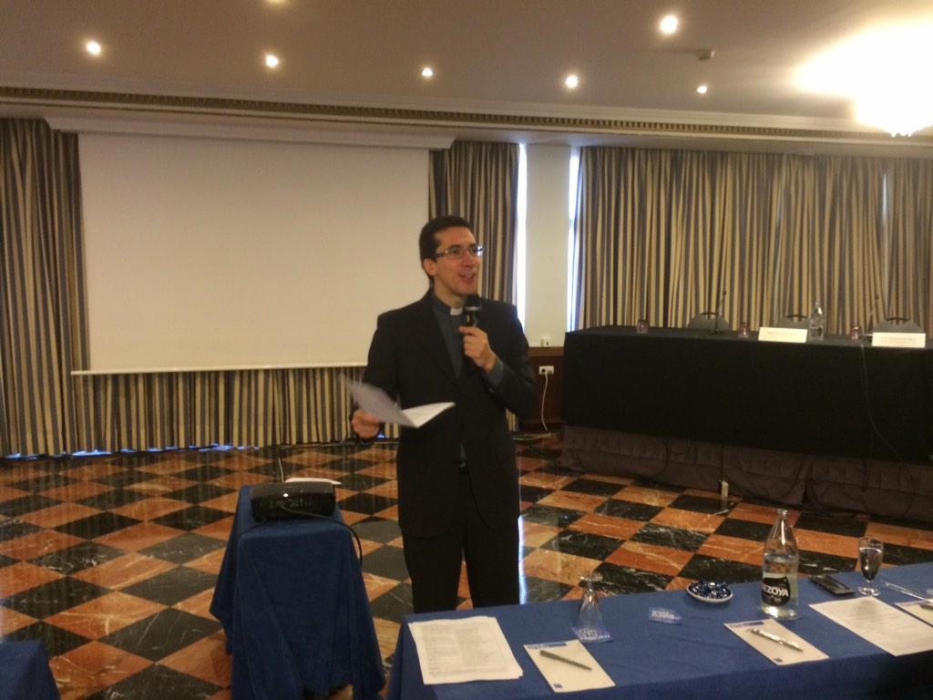 LuisEPascual's tweet photo. Ponencia Congreso Hospitalidades: "El Magnificat: la Escritura como casa de María". Álvaro Pereira. @SarusSevilla http://t.co/HrPeQ91zJd