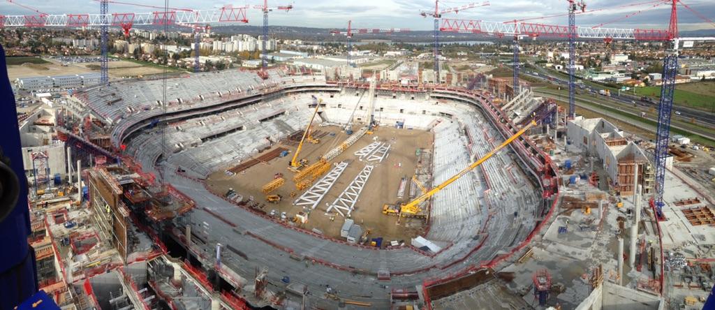 pauline_vigne's tweet photo. Les gradins Ouest du #GrandStadeOL ont tous été posés.
[Crédit photo : JBT] http://t.co/ix1Hsy8129