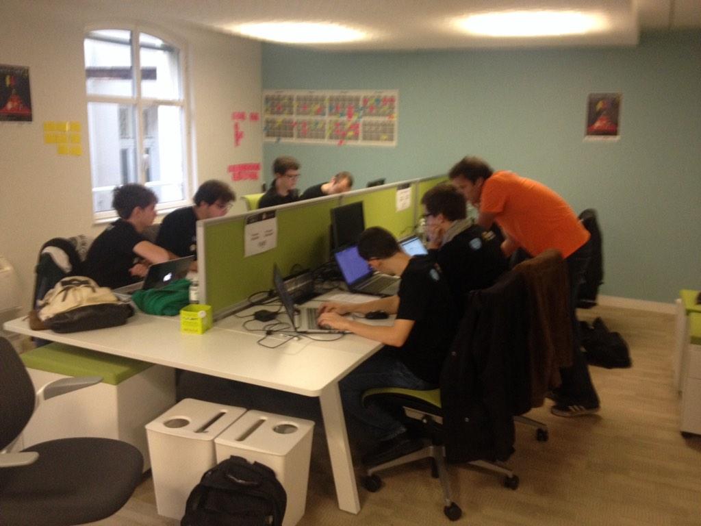 LegendsOfCode's tweet photo. #LegendsOfCode c'est parti ! Cc @awscloud @greenit @CodinGame @d2si http://t.co/c5a35zIVfV
