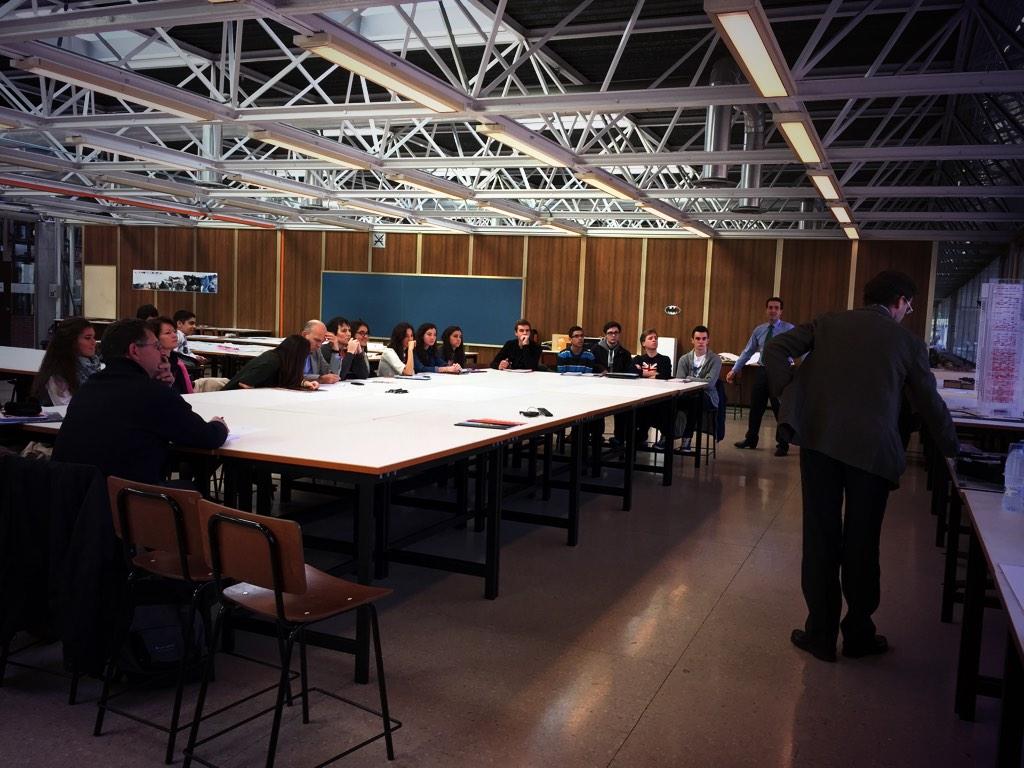 PaulaEsparzaAzp's tweet photo. Arrancamos la Jornada de Puertas Abiertas en @ETSA_unav @admision_unav #puertaatufuturo http://t.co/LxVIwoy4km