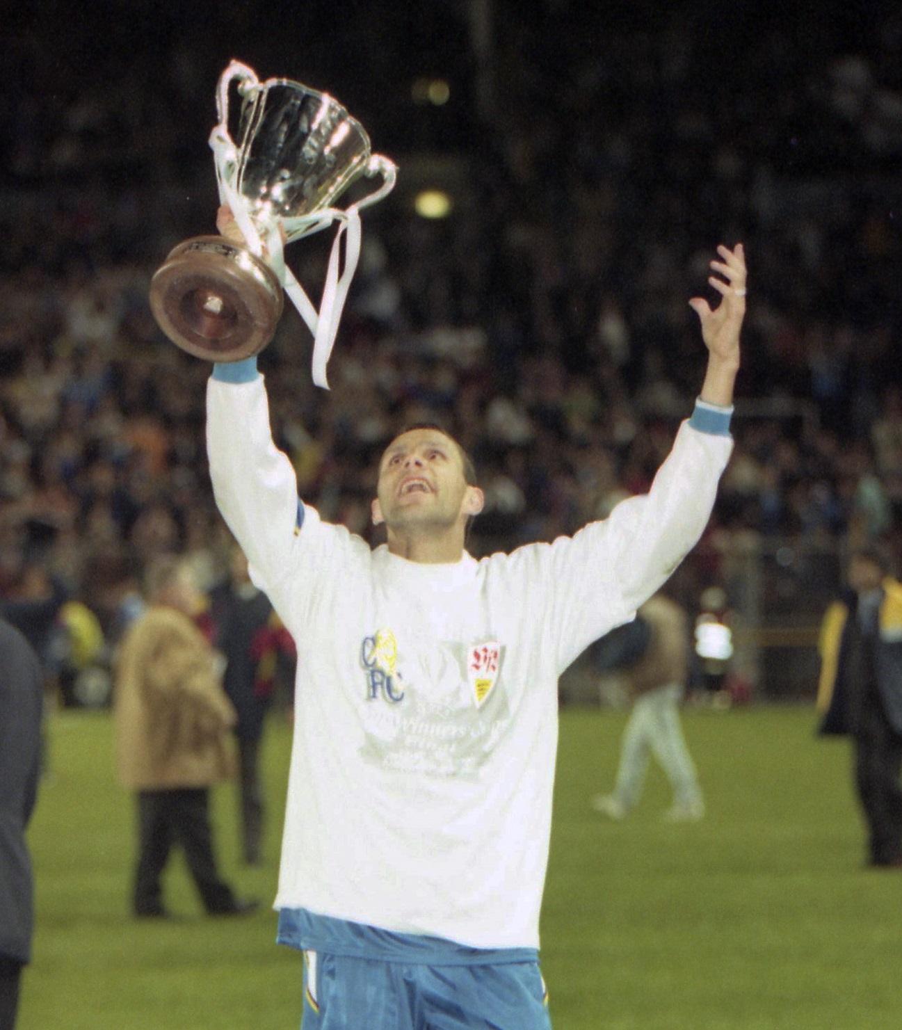 Today we say happy birthday to a former Blue Gus Poyet! 