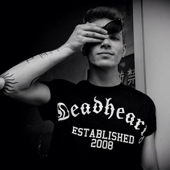 eightee_store's tweet photo. @deadheartz "EST 2008" available in black and white. 100% Soft Dry Cotton. Get yours now! #deadheartz http://t.co/sXHbOqEN0B