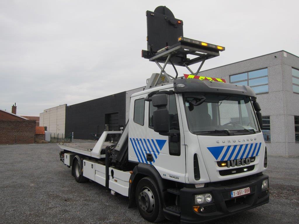 AriscoNV's tweet photo. Opbouw ARROW6 met D1 in verhoogde versie met bediening GO112 voor onze klant DACAR te Schaarbeek. http://t.co/ZgcfRKLIyD