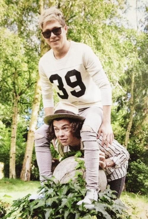 harrytk17's tweet photo. FOUR http://t.co/VsJ4tTmoaX