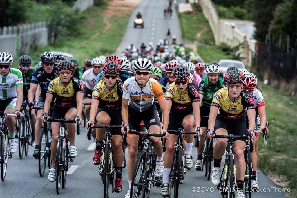 ZoonCronje's tweet image. The @VeloLifeSA ladies shadowing legendary @marianne_vos at @momentum947 @Momentum_za #CCTwitterRide @donovonthorne