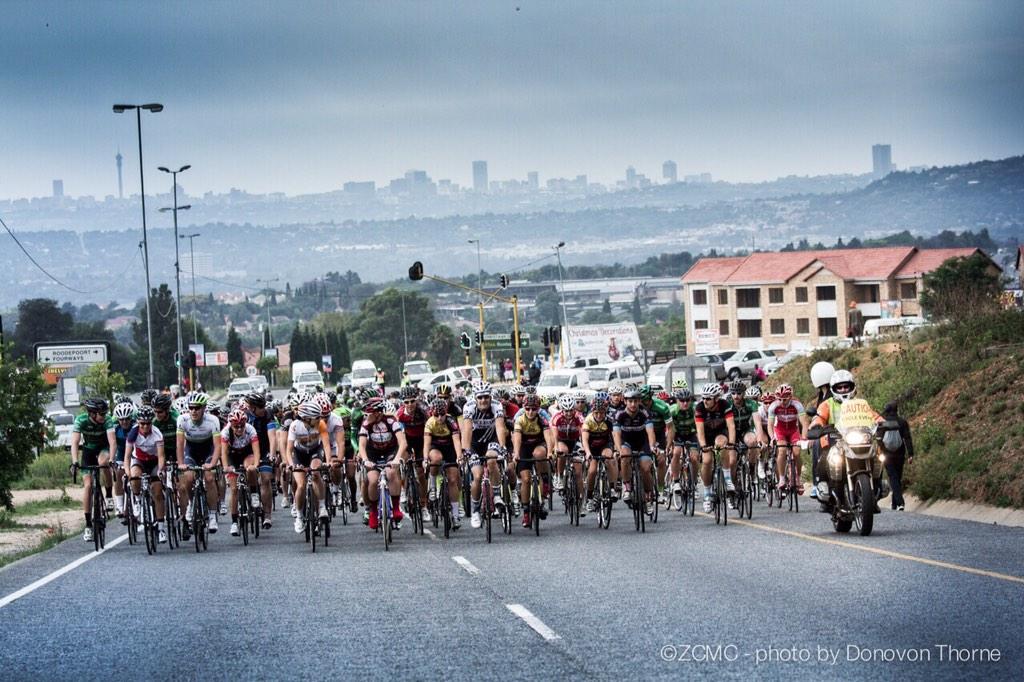 ZoonCronje's tweet image. The jhb skyline with the @momentum947 #CCTwitterRide in full swing @donovonthorne @ZCMCSocial @Momentum_za