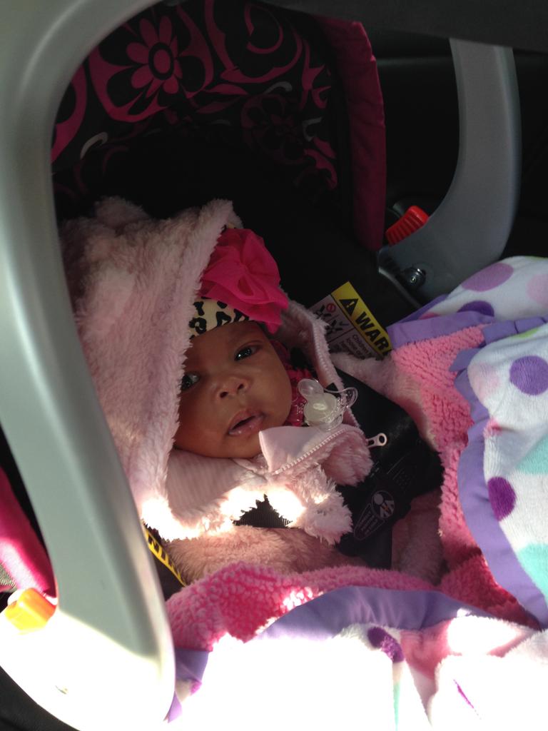 BobbittKela's tweet photo. Pretty rhi looking like her dad🎀 http://t.co/RP9jcgMAA3