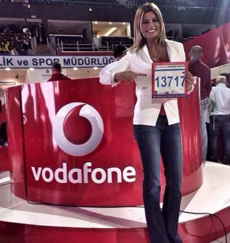 MCSAATCHI_IST's tweet photo. Yarin sabah Kirmizi elcimiz @ecevahapoglu 'na 15 km yarisinda basarilar diliyoruz 👏👏 #vodafoneistanbulmaratonu http://t.co/sX1ccByiLh