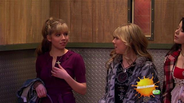 Icarly Trivia トリビア 今日のicarlyは Itwins は 信じられないの双子の話 この話では唯一 サムの 双子の妹メラニーが登場する 彼女はパケット家で唯一犯罪歴はなく サムより声が少し高い また 2人はバスで生まれたためどっちが姉かは分かってい