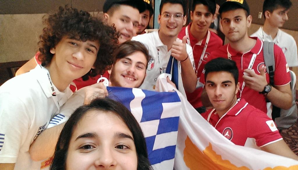 Sapphire_Racing's tweet photo. Memorable moment with @AbsAccelero. #F1inSchools connects people from all over the world! http://t.co/xafM51EzDZ
