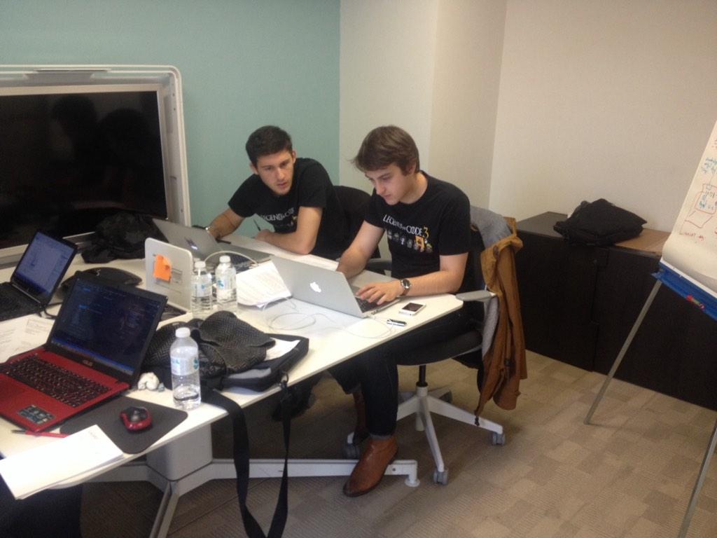 LegendsOfCode's tweet photo. L'équipe Zlatan &amp; Sheldon de @Epitech en pleine réflexion ! #LegendsOfCode http://t.co/hksPuNWPfV