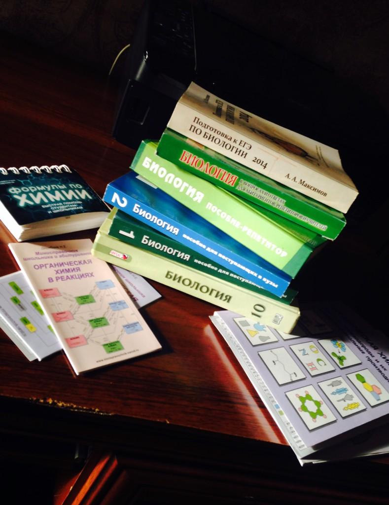 plushkaa1's tweet photo. просто я учусь в хим-био 💊💉🔝 http://t.co/cW7TpEODs6