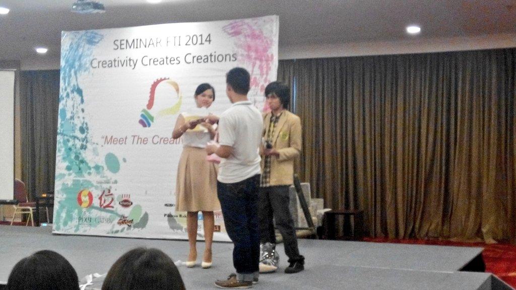 SEMFTI_2014's tweet photo. Pemberian doorprize sbg penutup acara #SEMFTI2014 tlh dlkkn. Terima kasih byk kpd slrh peserta &amp; pengisi acara hr ini http://t.co/5aow6qwmR1