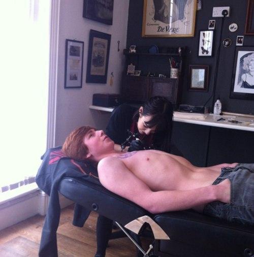 Oh NO! She gets a tattoo to some redhead man. Hannah is in danger O_O Should I help her or run away?