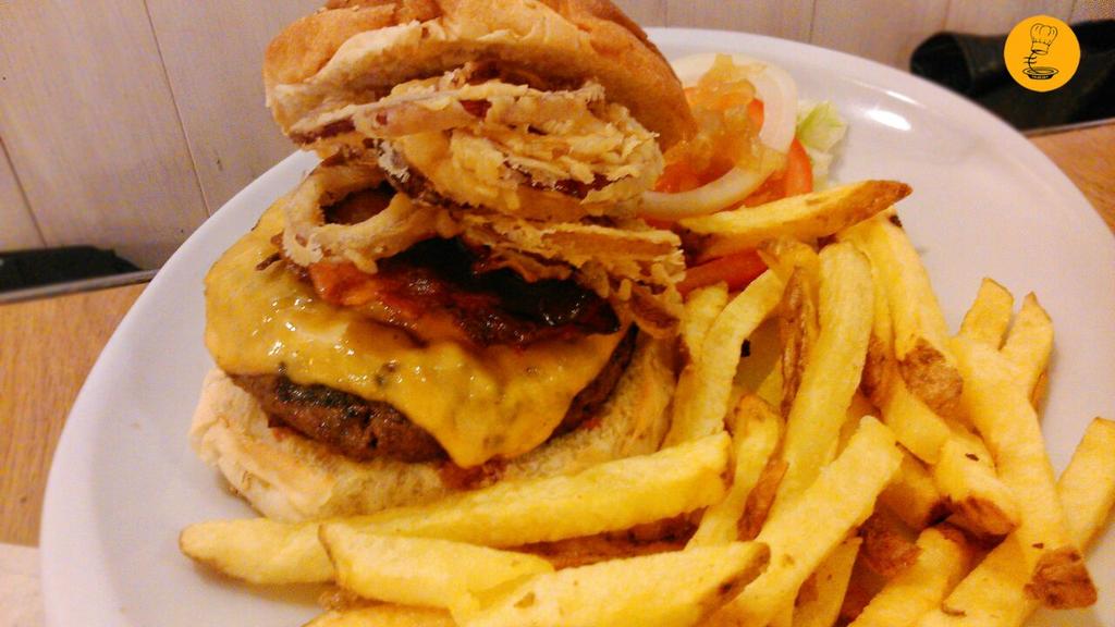 ComerBienMadriz's tweet photo. Hincando el diente a la mejor #burger #Madrid #BurgerSelfie #burgernet @MadCafeGrill @thehamburgerday @lamejorburger http://t.co/CT103H3bpW
