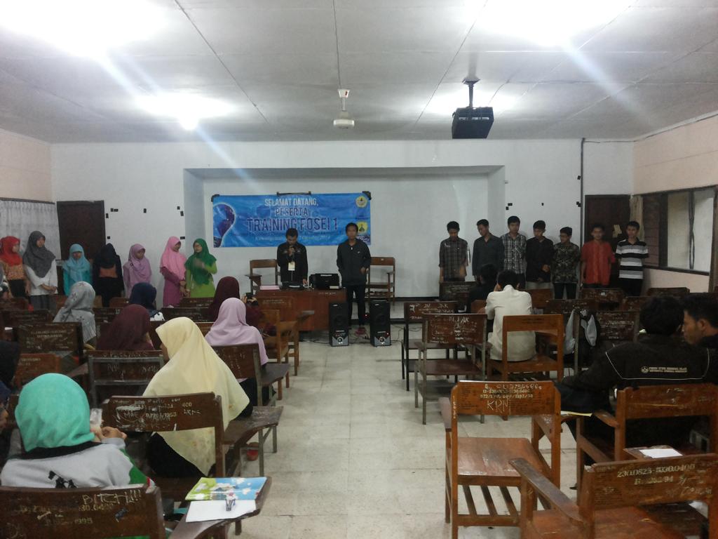 Ksei_Fosei's tweet photo. Iyak ini dia anggota muda yg telah dilantik menjadi anggota inti fosei 2014 :)) http://t.co/AkcqX8Mv4X