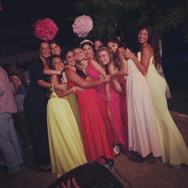 mariadvallearc's tweet photo. Ya va siendo hora de otra juntas🎉🎊🍹🍸 http://t.co/oNWOdU4bXs