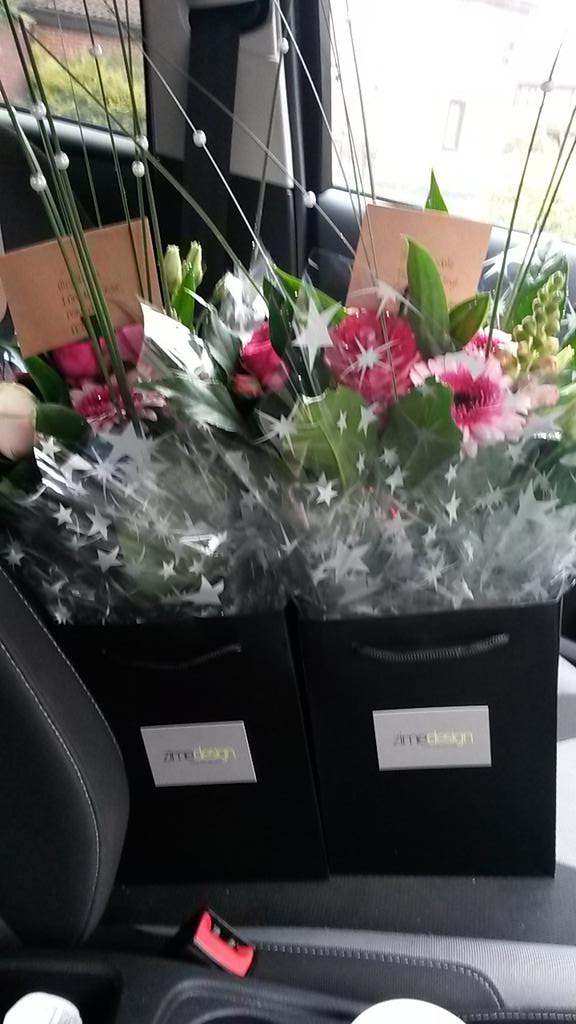 mark_oller's tweet photo. Flower delivery man today! #flowers #workingon asaturday! http://t.co/6AMT72W1CZ