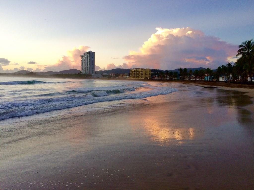guzmanl's tweet photo. Time to wake up and live!  Sun rises over @LuquilloRenace @PuertoRicoPUR http://t.co/65Q0GRyQYc