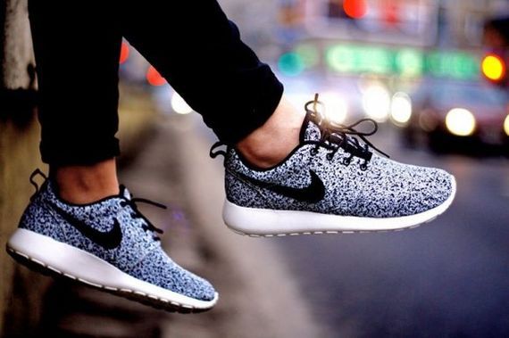 likableclothes's tweet photo. top custom roshes! http://t.co/qd7gKfeAHR http://t.co/5RwB64QEYE