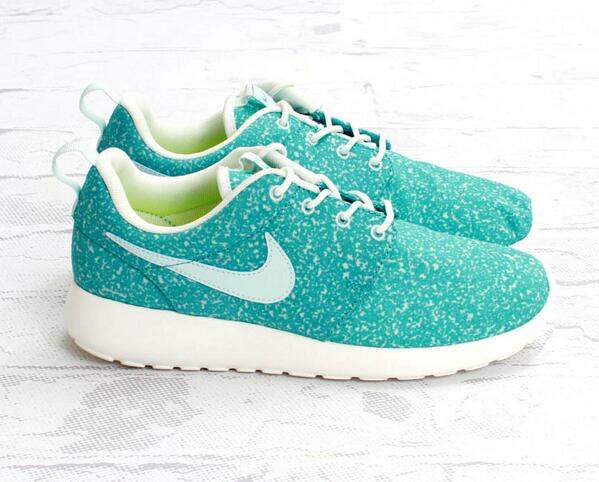 likableclothes's tweet photo. top custom roshes! http://t.co/qd7gKfeAHR http://t.co/5RwB64QEYE