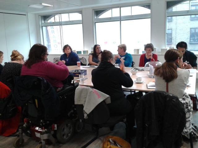 BookMinxSJV's tweet photo. LOTS of creativity going on in The Lounge here at the @TeamBATC #CreativeWritingMasterclass! http://t.co/bcv94lI1D6