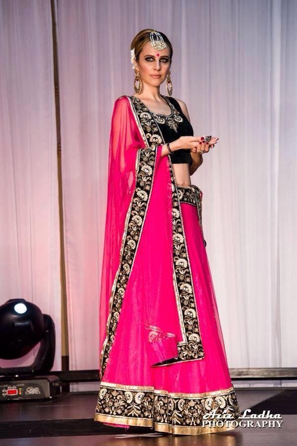 MichellaD's tweet photo. ๐@TheGirlfriendz ๐#4evergallery
๐ท #Azizladha #TimesofCanada #fashionshow #Indianbridal #Indian #lengha #India โค๏ธ๐ http://t.co/AZ5VQ4xsGo