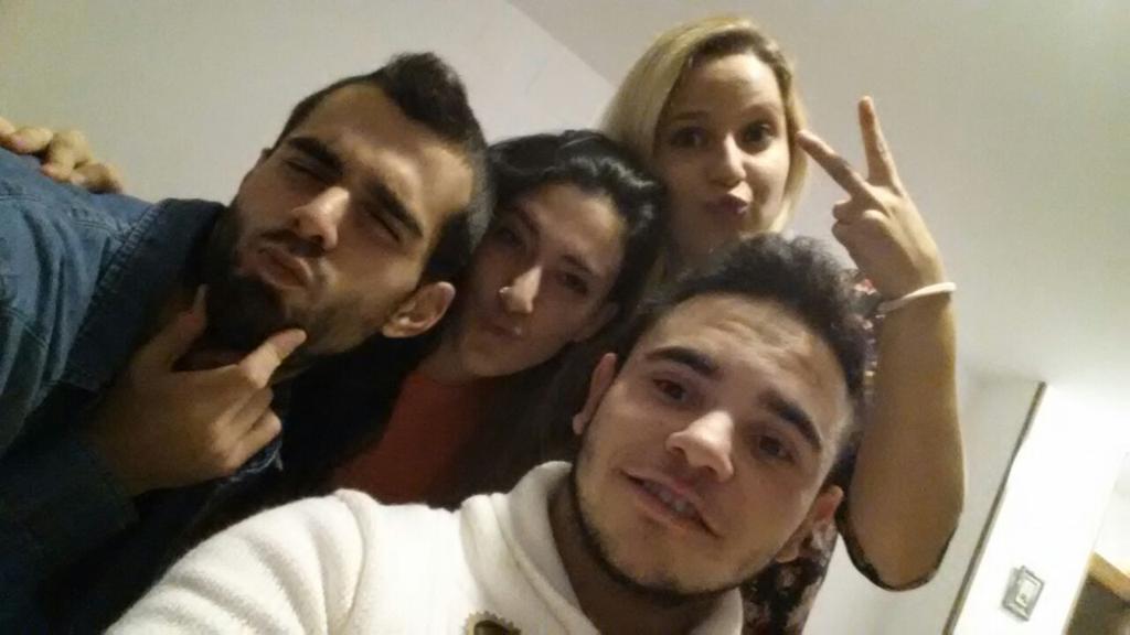 Lusiapacheco's tweet photo. @Juampe_Olmedo sobrevivireis aunque os costara. @vg96patri @MiguelZara96 ♡♡ http://t.co/O2R8cdcPVc