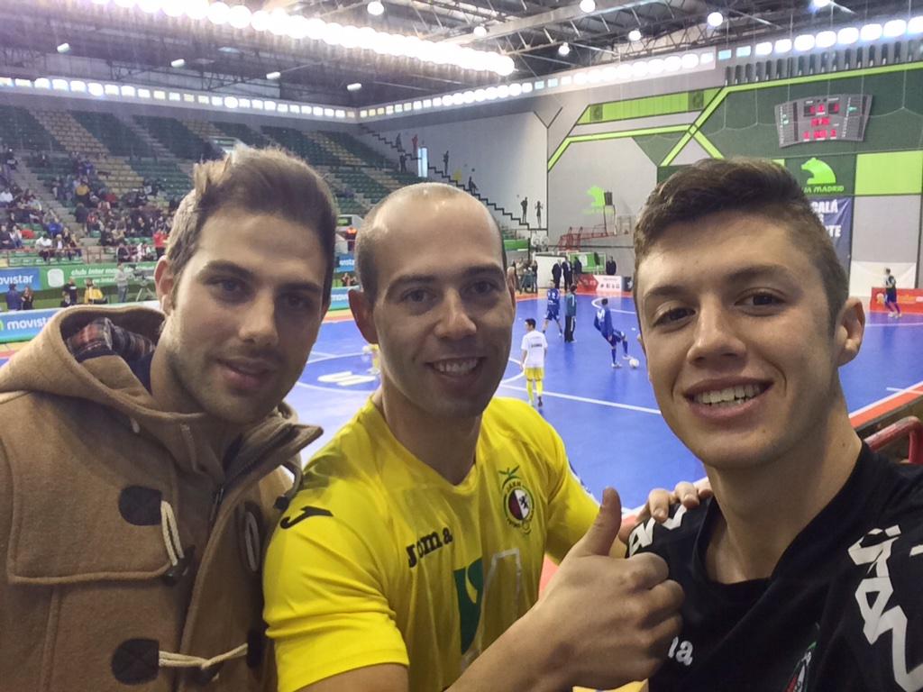 SonrisaDeRaga's tweet photo. Aquí estamos @ViXeNt85 @franvicogarcia animando al @JaenFS y por supuesto a @emilio7buendia @CilloMontes #becerros http://t.co/mmVjZqSDI5