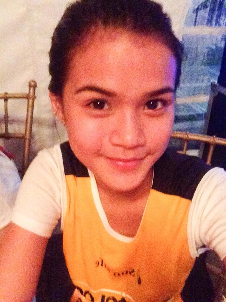 MissMarisRacal's tweet photo. No bangs at all! Yey! http://t.co/UBKNm63zQS