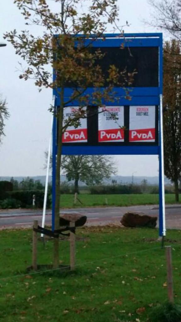 SjaakJanssen007's tweet photo. Wat moet dit voorstellen? #PvdA  werkt achter  de schermen? http://t.co/qpeSyDvBGW