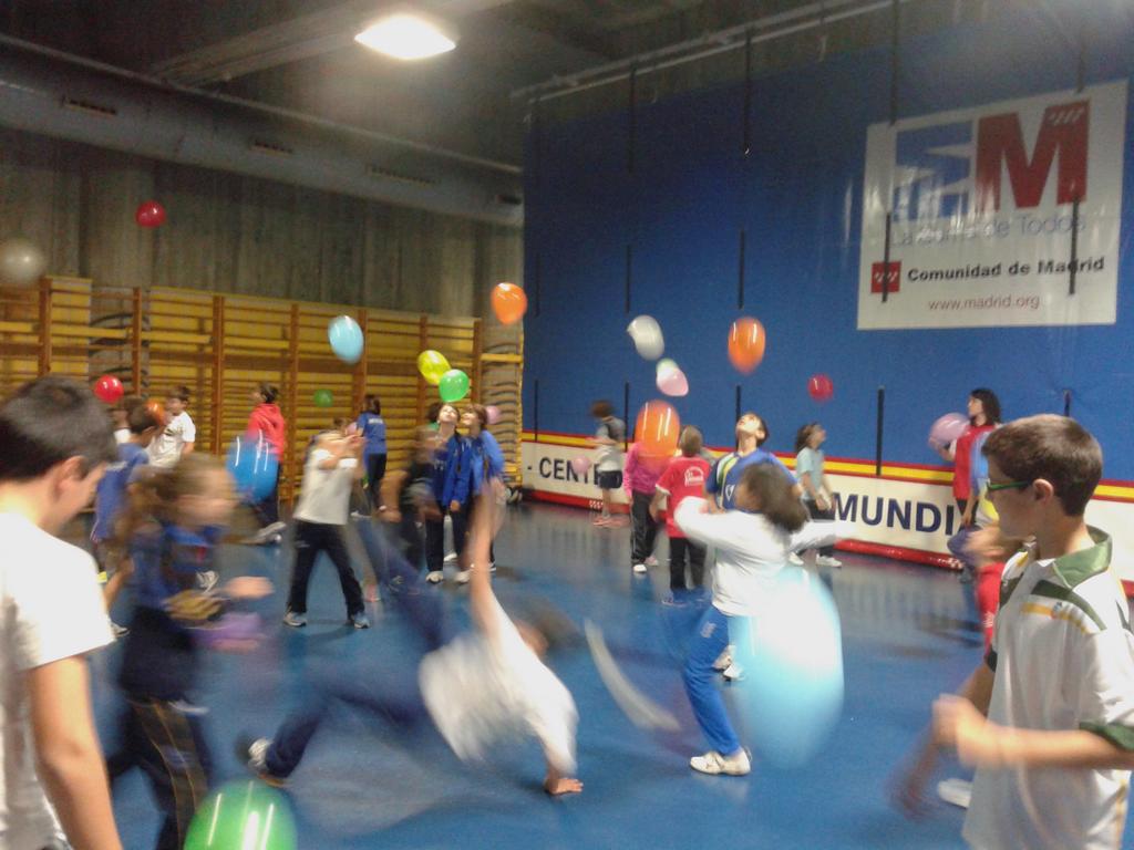 MartaSolerGlez's tweet photo. Jornada GES I de natacion. ¡Trabajando la atencion y la concetración! @JFGarcia_Coach @fmn_oficial @CTNmadrid http://t.co/puBaijJjYB