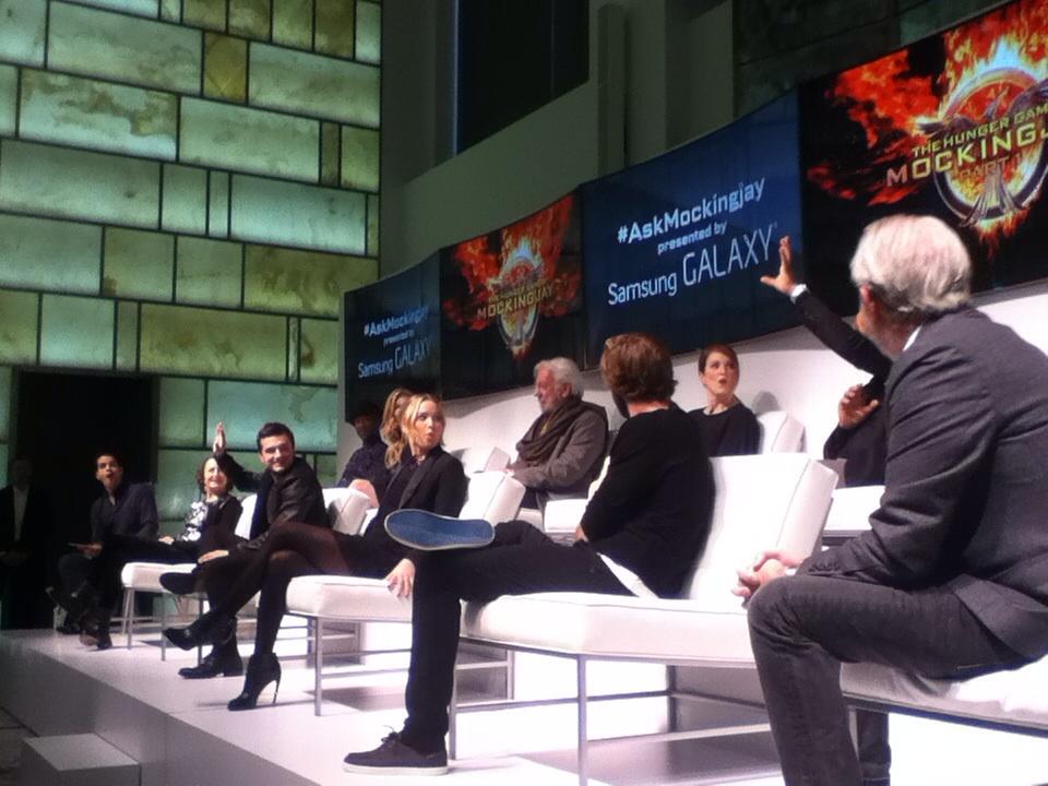 "RAISE YOUR HAND IF YOU DONT THINK KATNISS IS A GOOD LEADER" LMFAO JOSH