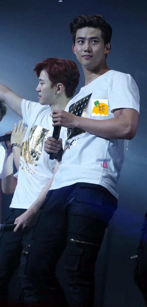 heecool's tweet photo. (HQ) 택연 @taeccool 
옥택연의 치명적매력
See you in Chicago 
#2PMWorldTourUSA
Prudential Center, NJ
2014.11.14 http://t.co/Hc9GIhfddz