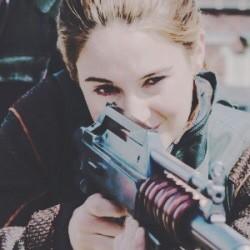 HAPPY BIRTHDAY TO THE INSPIRING & AMAZING SHAILENE WOODLEY  