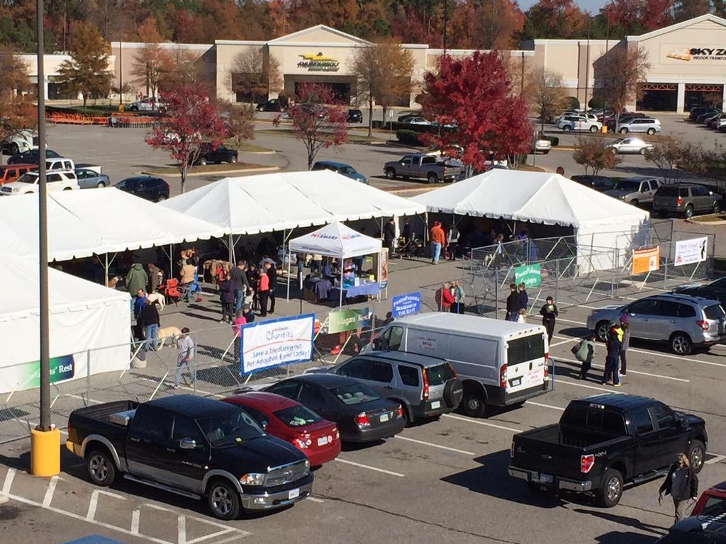 Ochtyun's tweet photo. National Adoption Event is rocking at store 675!!! http://t.co/ElPxP2mObI